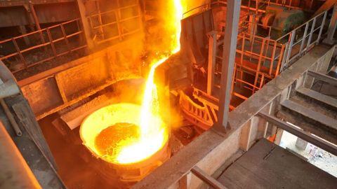 Trabajador muere al caer a un caldero de hierro fundido 2 mil 500 °C