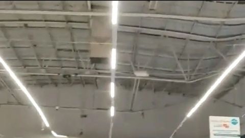 VIDEO: Momento exacto en que colapsa techo de tienda Soriana por granizada