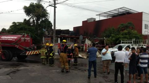 Mueren tres niños tras incendiarse su casa