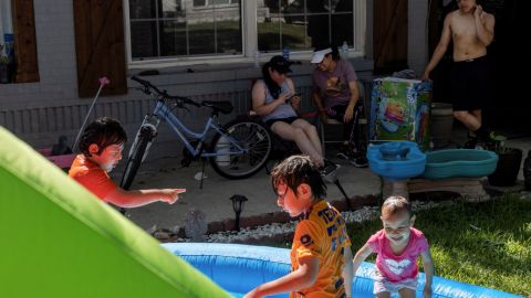 Ola de calor abrasa el centro de EEUU, piden a las personas quedarse en casa