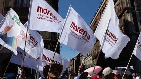 Morena busca prohibir que partidos usen colores de la bandera en emblemas