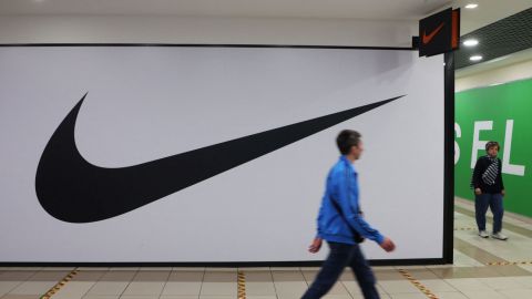 Nike saldrá por completo de Rusia; reducirá su actividad en los próximos meses