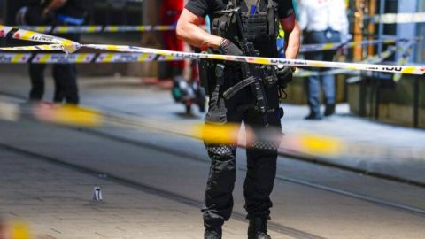 Dos muertos y varios heridos en tiroteo en discoteca de Noruega, dice la policía