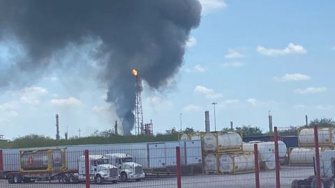 Controlan incendio en Refinería de Cadereyta, en NL