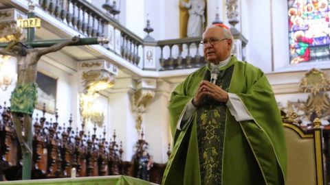 Narco cobra piso a parroquias, denuncia cardenal