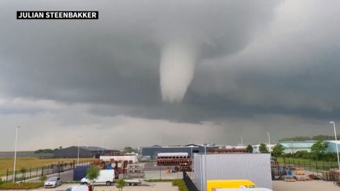 Tornado deja al menos un muerto en Holanda