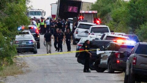 Sube a 46 la cifra de cadáveres hallados en un camión en Texas; hay 3 detenidos