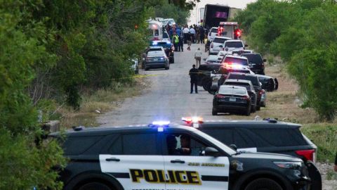 Sube a 27 la cifra de migrantes mexicanos muertos en tráiler en Texas