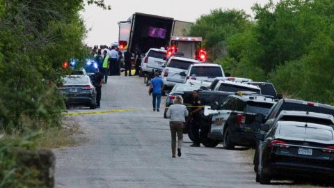 Conductor de camión se hizo pasar por víctima tras muerte de migrantes en Texas