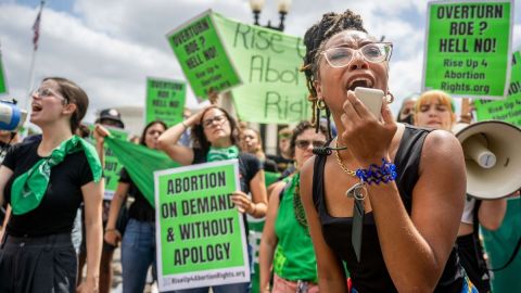 Jueces en Estados Unidos impiden que estados apliquen la prohibición del aborto