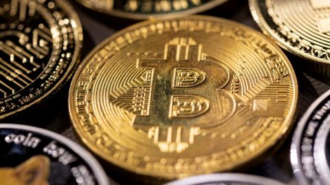 Bitcóin cae a menos de 19.000 dólares y sacude a los mercados de criptomonedas