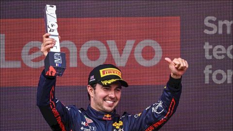 Checo Pérez y Max Verstappen mantienen a Red Bull en la cima del campeonato