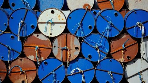 Petróleo mexicano cae 7.66% y cierra por debajo de 100 dólares el barril