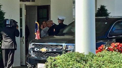 Llega AMLO a su reunión con Biden en Washington