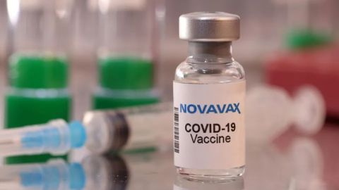 EU autoriza uso de emergencia de vacuna contra covid de Novavax