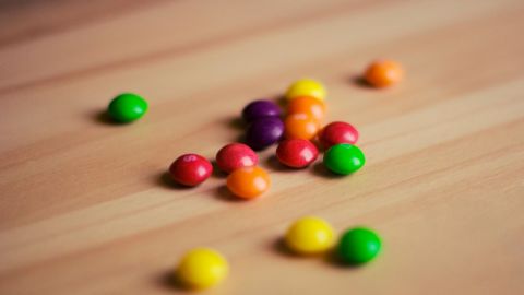 Los Skittles son tóxicos, según una demanda en Estados Unidos