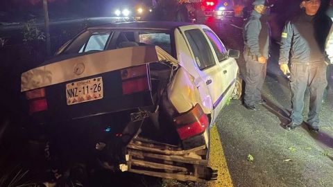 Policías alcoholizados chocan contra 2 autos y fallece uno de los conductores
