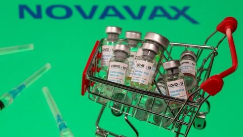 Respaldan en Estados Unidos a la vacuna para el COVID de Novavax en adultos