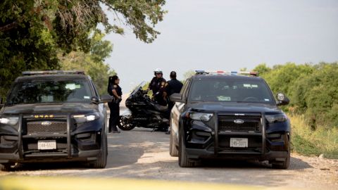 Mexicano se declara culpable de transportar a 85 migrantes en tráiler de Texas