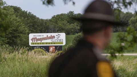 Pistolero mata a tres integrantes de una familia que estaba acampando en Iowa