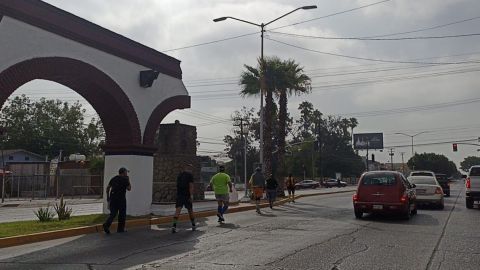 Corren maratón y dejan basura en vialidades de Tijuana