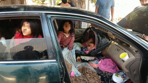 Rescatan a niños que no comían y vivían en un vehículo