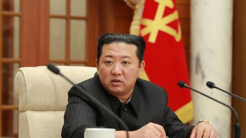 Corea del Norte, lista para usar fuerza de disuasión nuclear: Kim Jong-un