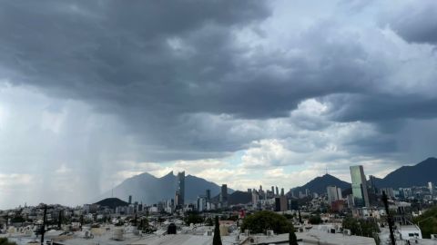 Reportan fuertes lluvias en Monterrey en plena crisis de agua