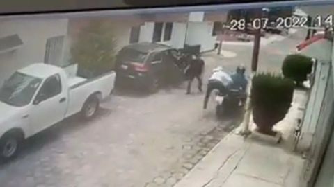 VIDEO: Vecinos frustran asalto, someten a ladrón y le dan la golpiza de su vida