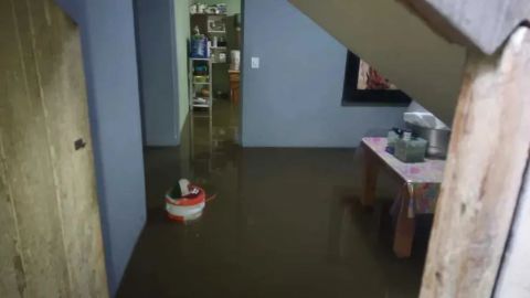 Llegaron lluvias a Monterrey con inundaciones de aguas negras