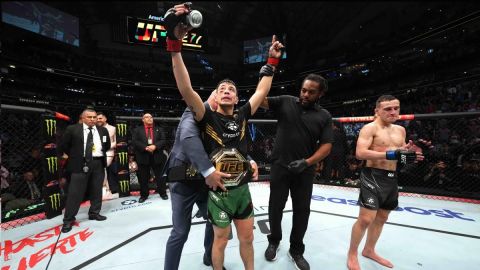 El tijuanense Brandon Moreno se corona campeón interino de peso mosca en UFC 277