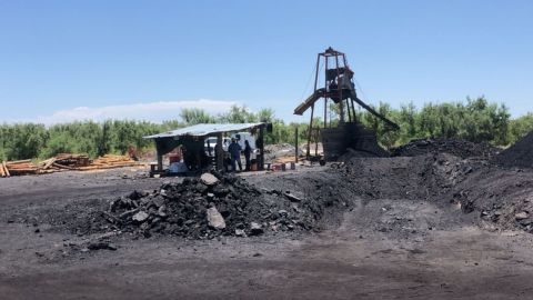 Salen con vida dos mineros de pozo de carbón de Sabinas; 8 aún quedan atrapados
