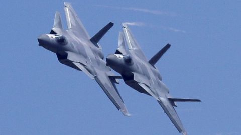 Taiwán envía aviones de combate mientras cazas chinos cruzan línea del estrecho