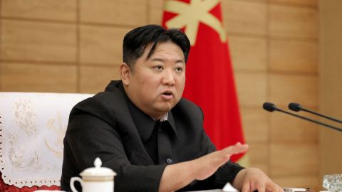 Kim Jong Un declara victoria en batalla contra COVID-19: agencias