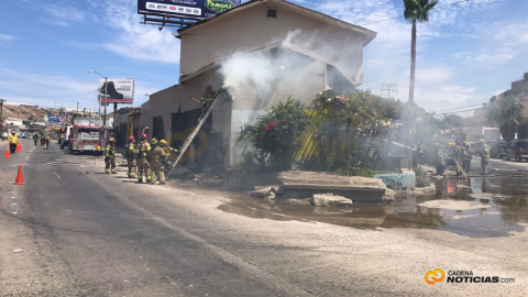 Explota casa en Tijuana, una persona sufre quemaduras