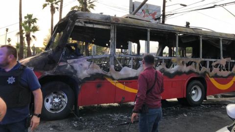 Reportan bloqueos en BC, queman unidades de transporte público