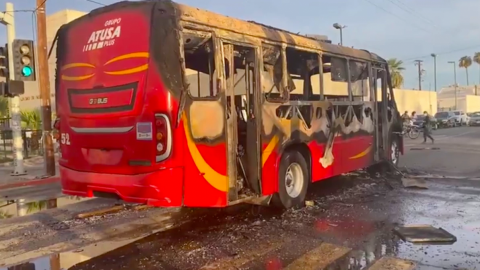 Provenientes de Tijuana, personas que quemaron autobús en Mexicali