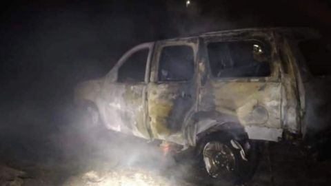 Continúa el terror, queman auto en Ensenada