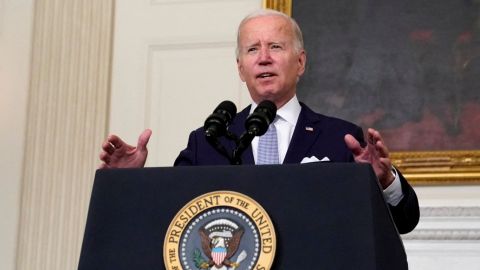 Iniciativa de Biden sobre derecho al aborto apunta a mujeres y hombres