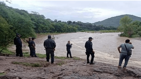 Mueren padre e hijo tras ser arrastrados por corriente de río en Oaxaca