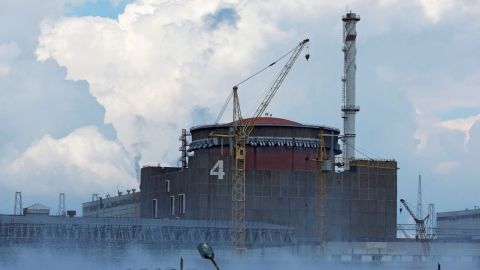 Putin advierte a Macron del riesgo de 'catástrofe' en planta nuclear de Ucrania