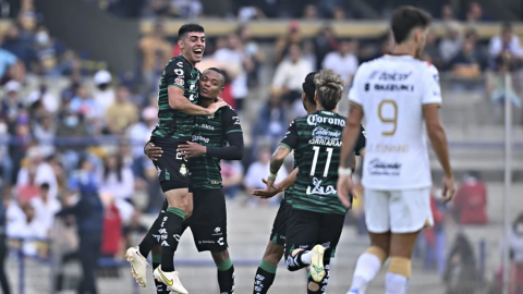 Santos le da una humillante goleada a los Pumas en CU