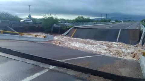 Lluvias dejan colapsos de puentes y derrumbes en carreteras de Sonora