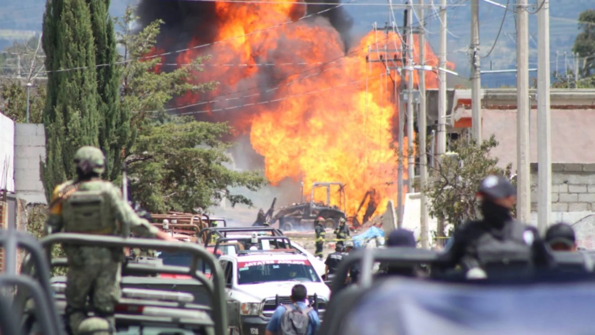 VIDEO Reportan fuerte explosión en ducto de Pemex en Amozoc Puebla