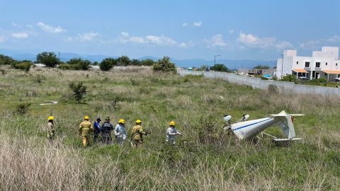 VIDEO: Cae avioneta sobre fraccionamiento en Santa Fe