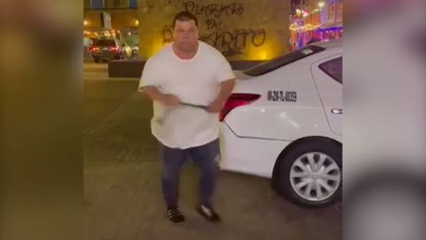 Taxista agrede con furia a compañero en Tijuana