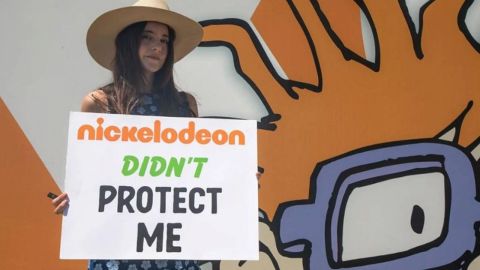 La actriz Alexa Nikolas protesta por el abuso infantil en Nickelodeon