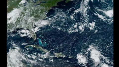 Tormentas "Earl" y "Danielle" se fortalecen en la cuenca atlántica