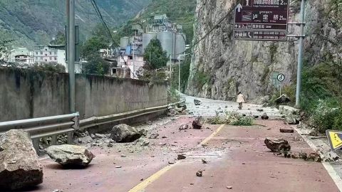 Reportan al menos 21 muertos tras sismo de magnitud 6.6 al sur de China