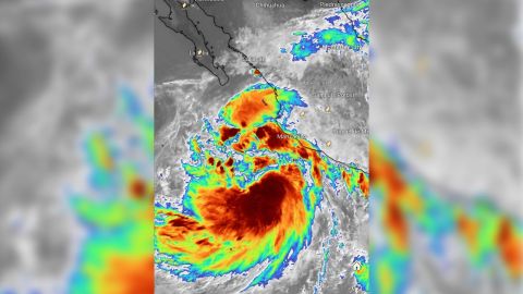 Llegan intensas lluvias a Sinaloa por huracán ¨Kay¨